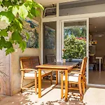 Jacuzzi Retreat In Daire Banjol