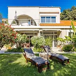 Jacuzzi Retreat In Daire Banjol
