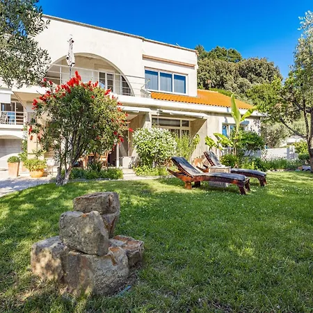 Jacuzzi Retreat In Daire