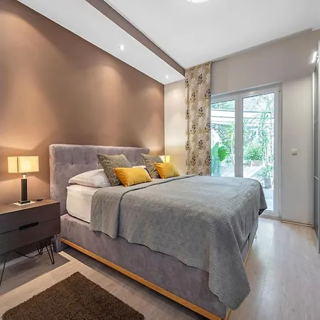 Апартаменты Jacuzzi Retreat In Банёл
