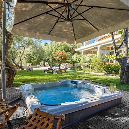 Jacuzzi Retreat In