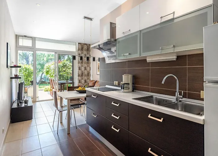 Apartment Jacuzzi Retreat In