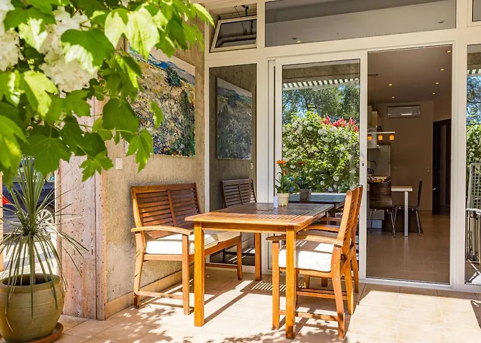 Jacuzzi Retreat In Apartment Banjol